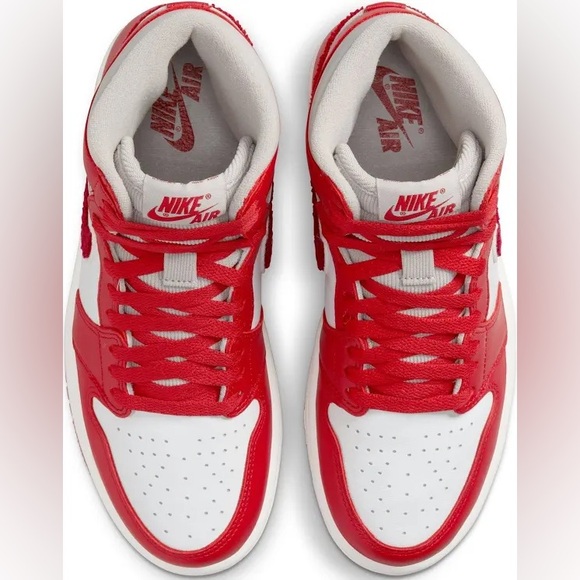Women's Air Jordan 1
Varsity Red - Picture 3 of 6